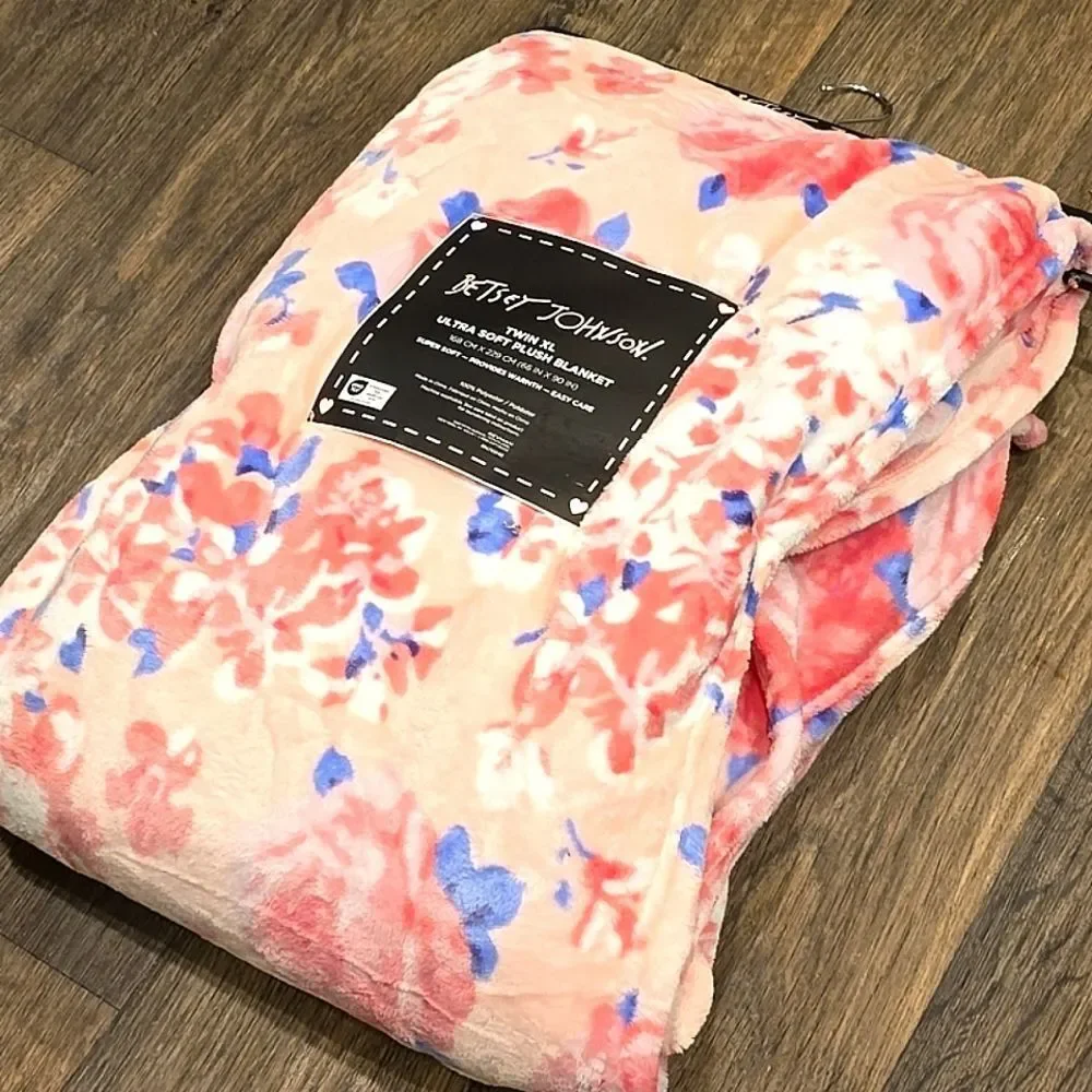 Betsey‎ Johnson Floral Ultra Soft Twin XL Blanket